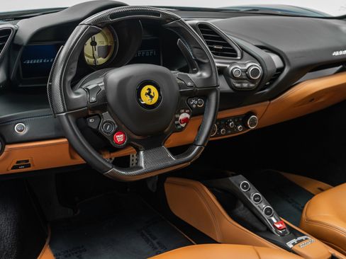 Used 2018 Ferrari 488 GTB RWD image 13