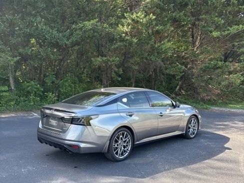 Used 2023 Nissan Altima 2.0 SR FWD image 7