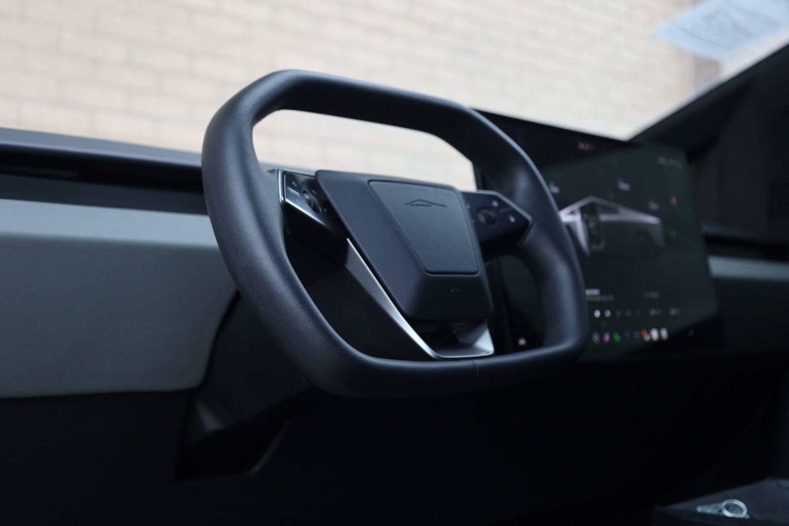Used 2025 Tesla Cybertruck AWD Crew Cab image 17