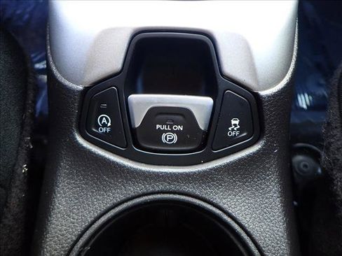 Used 2018 Jeep Compass Latitude w/ Cold Weather Group image 19