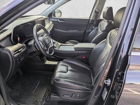 Used 2023 Hyundai Palisade Limited w/ Winter Package FWD image 14