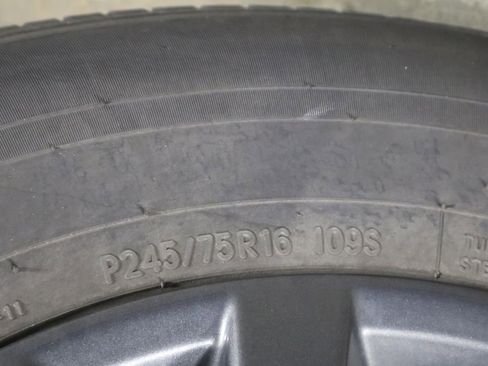 Used 2022 Toyota Tacoma SR5 w/ Technology Package image 39