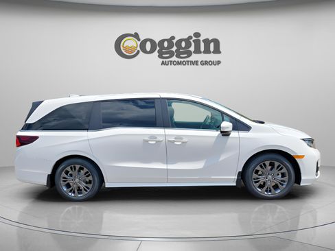 New 2026 Honda Odyssey Touring image 6