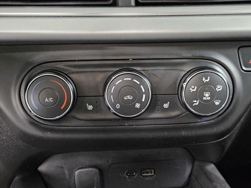 Used 2024 Chevrolet Trax LS w/ LS Convenience Package FWD image 18