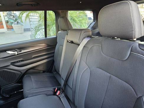 New 2025 Jeep Grand Cherokee L Laredo image 24