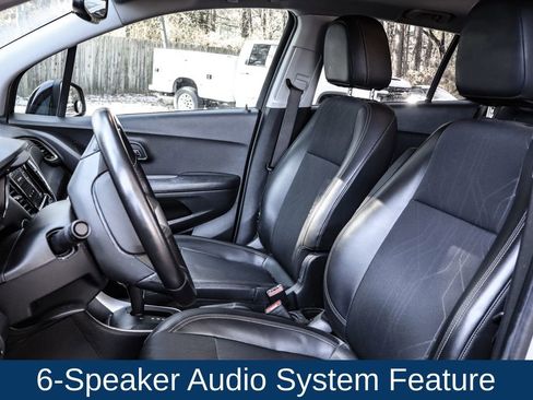 Used 2020 Chevrolet Trax LT w/ Sun & Sound Package image 10