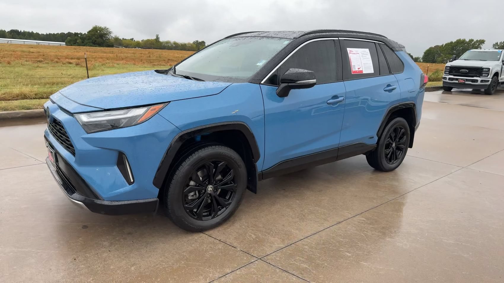 Used 2024 Toyota RAV4 XSE AWD/4WD image 5
