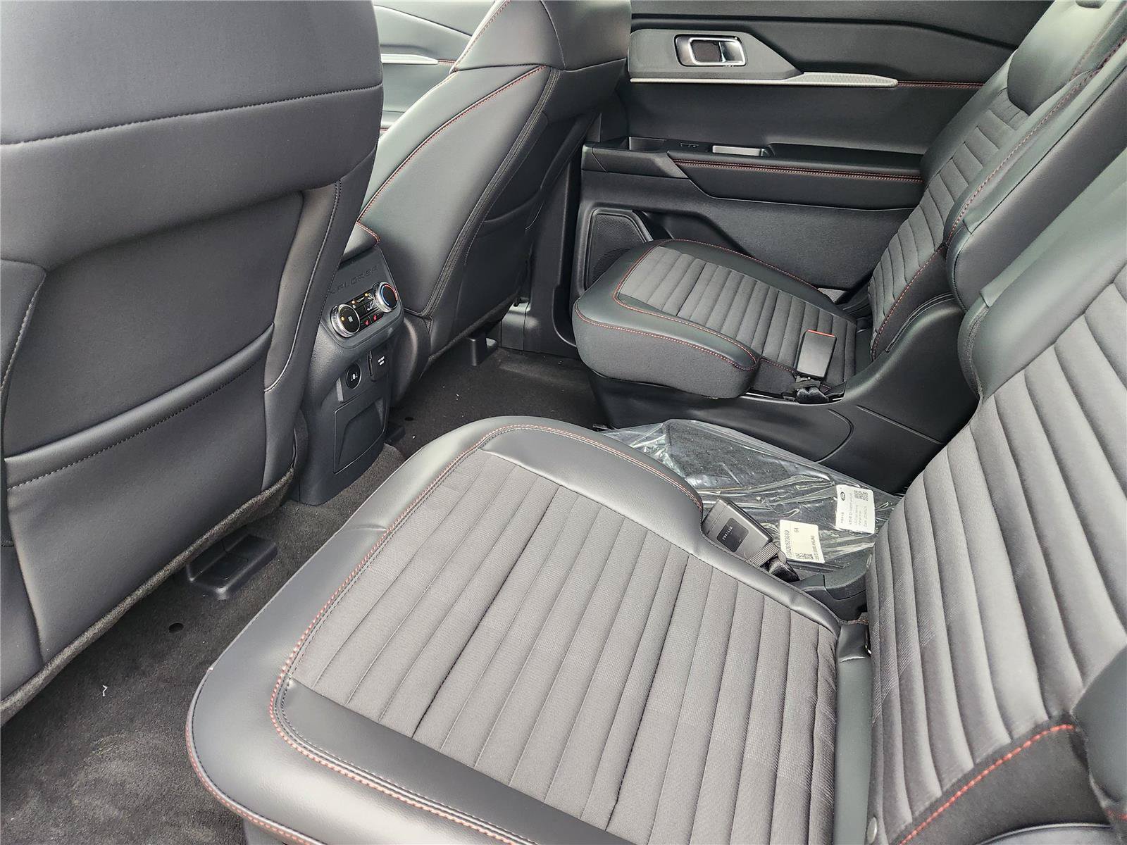 New 2026 Ford Explorer ST-Line w/ ST-Line Street Pack RWD image 19
