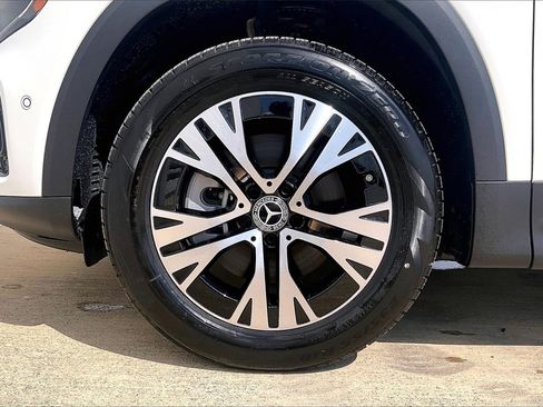 New 2025 Mercedes-Benz GLB 250 image 11