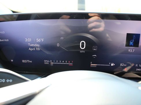 Used 2025 Buick Envision Preferred AWD/4WD image 31