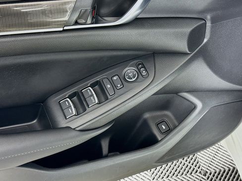 Used 2022 Honda Accord Sport image 18