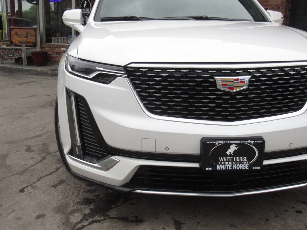Used 2024 Cadillac XT6 Premium Luxury w/ Technology Package AWD/4WD image 3