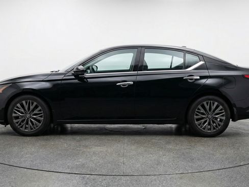 Used 2025 Nissan Altima 2.5 SV FWD image 4