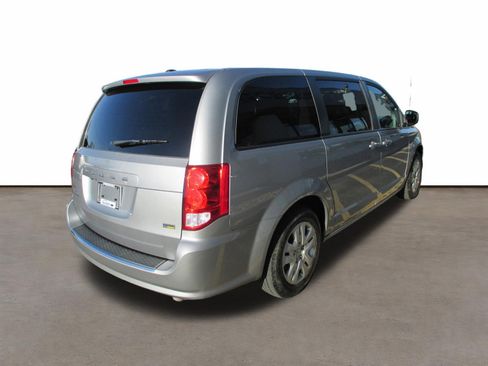Used 2018 Dodge Grand Caravan SE w/ UConnect Hands-Free Group FWD image 5