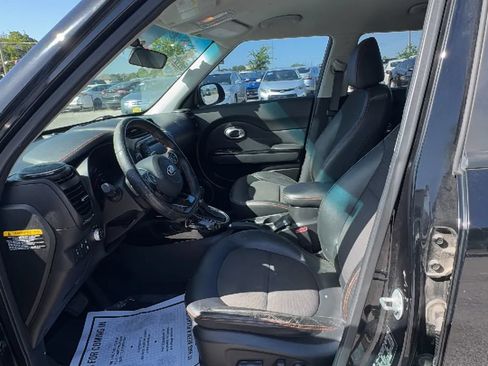 Used 2018 Kia Soul ! w/ Tech Package FWD image 10