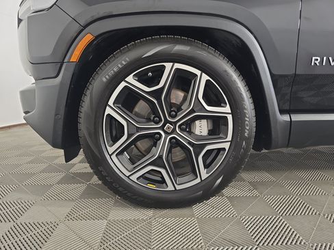Used 2025 Rivian R1S Adventure AWD/4WD image 9
