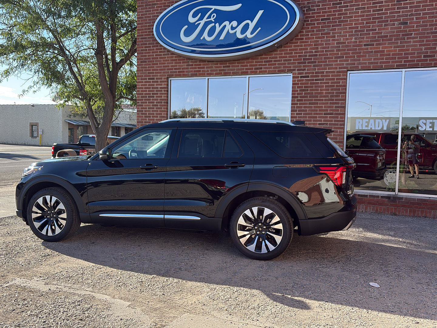 New 2026 Ford Explorer Platinum w/ LUX Leather Package AWD/4WD image 2