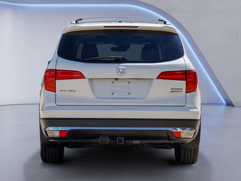 Used 2017 Honda Pilot Touring image 6