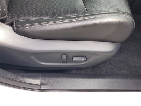 Used 2019 Nissan Rogue SL w/ Premium Package image 38