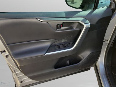 Used 2021 Toyota RAV4 LE FWD image 6
