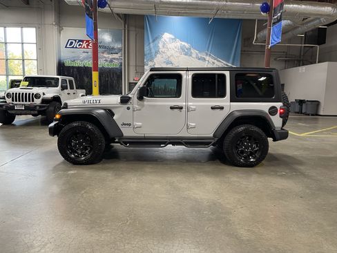 Used 2023 Jeep Wrangler Unlimited AWD/4WD image 2