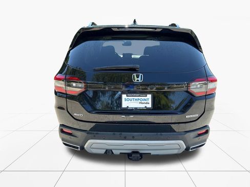 Used 2024 Honda Pilot Touring image 7