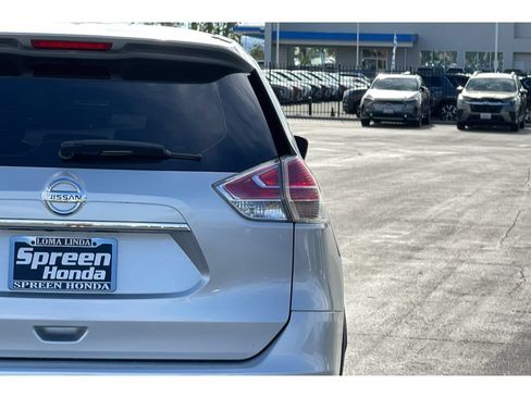 Used 2016 Nissan Rogue S FWD image 16