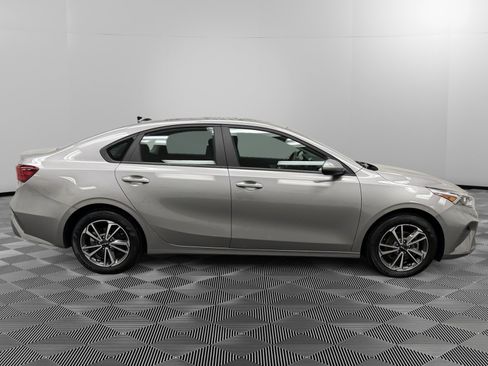 Used 2023 Kia Forte LXS image 6