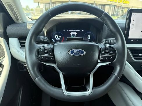 Used 2026 Ford Explorer Platinum w/ LUX Leather Package AWD/4WD image 14