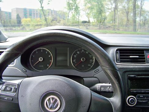 Used 2012 Volkswagen Jetta SE FWD image 14