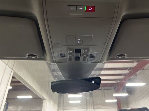 Used 2021 Volkswagen Atlas SEL Premium image 32