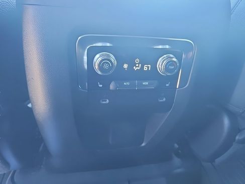 Used 2022 GMC Yukon Denali AWD/4WD image 16