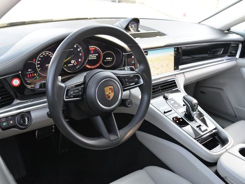 Certified 2022 Porsche Panamera 4 image 4