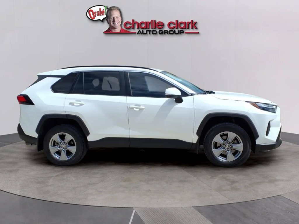 Used 2022 Toyota RAV4 XLE w/ Convenience Package FWD image 6