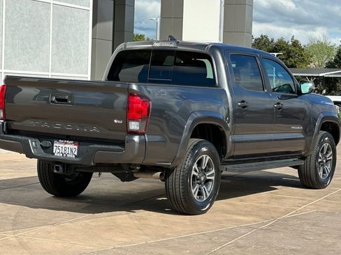 Certified 2018 Toyota Tacoma TRD Sport w/ Technology Package image 4