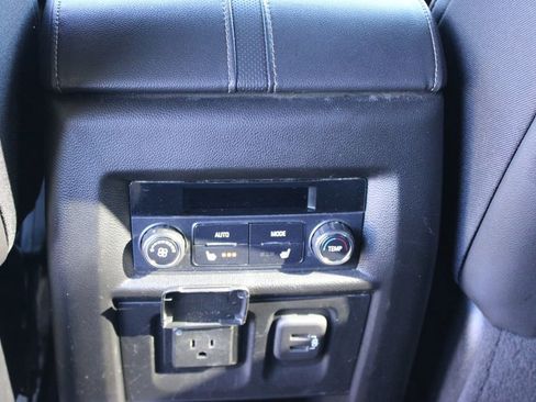 Used 2023 Chevrolet Traverse Premier image 21