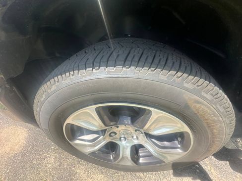 Used 2019 RAM 1500 Laramie w/ Sport Appearance Package AWD/4WD image 10