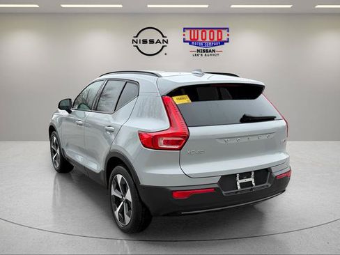 Used 2024 Volvo XC40 B5 Plus AWD/4WD image 4