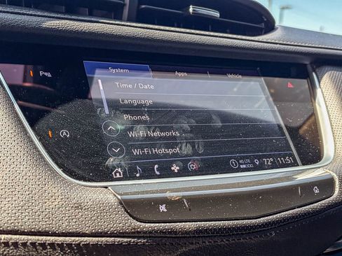 Used 2023 Cadillac XT5 Luxury w/ LPO, Floor Liner Package AWD/4WD image 9