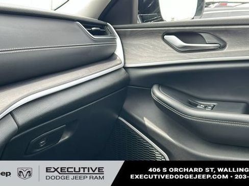 Used 2023 Jeep Grand Cherokee L Limited AWD/4WD image 20
