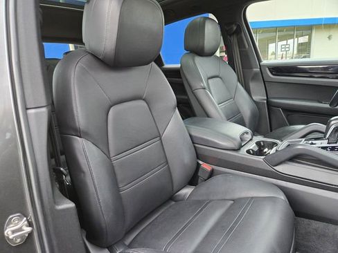 Used 2020 Porsche Cayenne AWD/4WD image 24