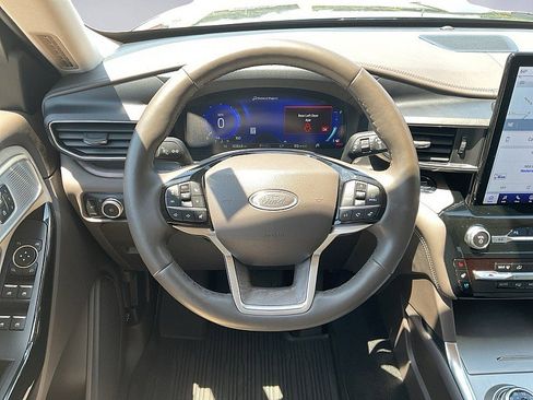 Used 2022 Ford Explorer Platinum w/ Equipment Group 601A AWD/4WD image 6