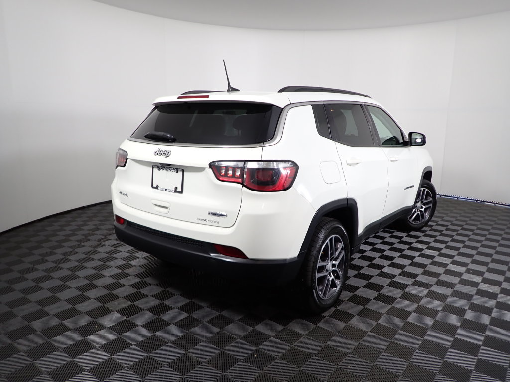 Used 2017 Jeep Compass Latitude w/ Popular Equipment Group AWD/4WD image 16