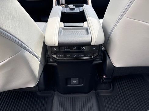 Used 2024 Toyota Grand Highlander AWD Hybrid image 27