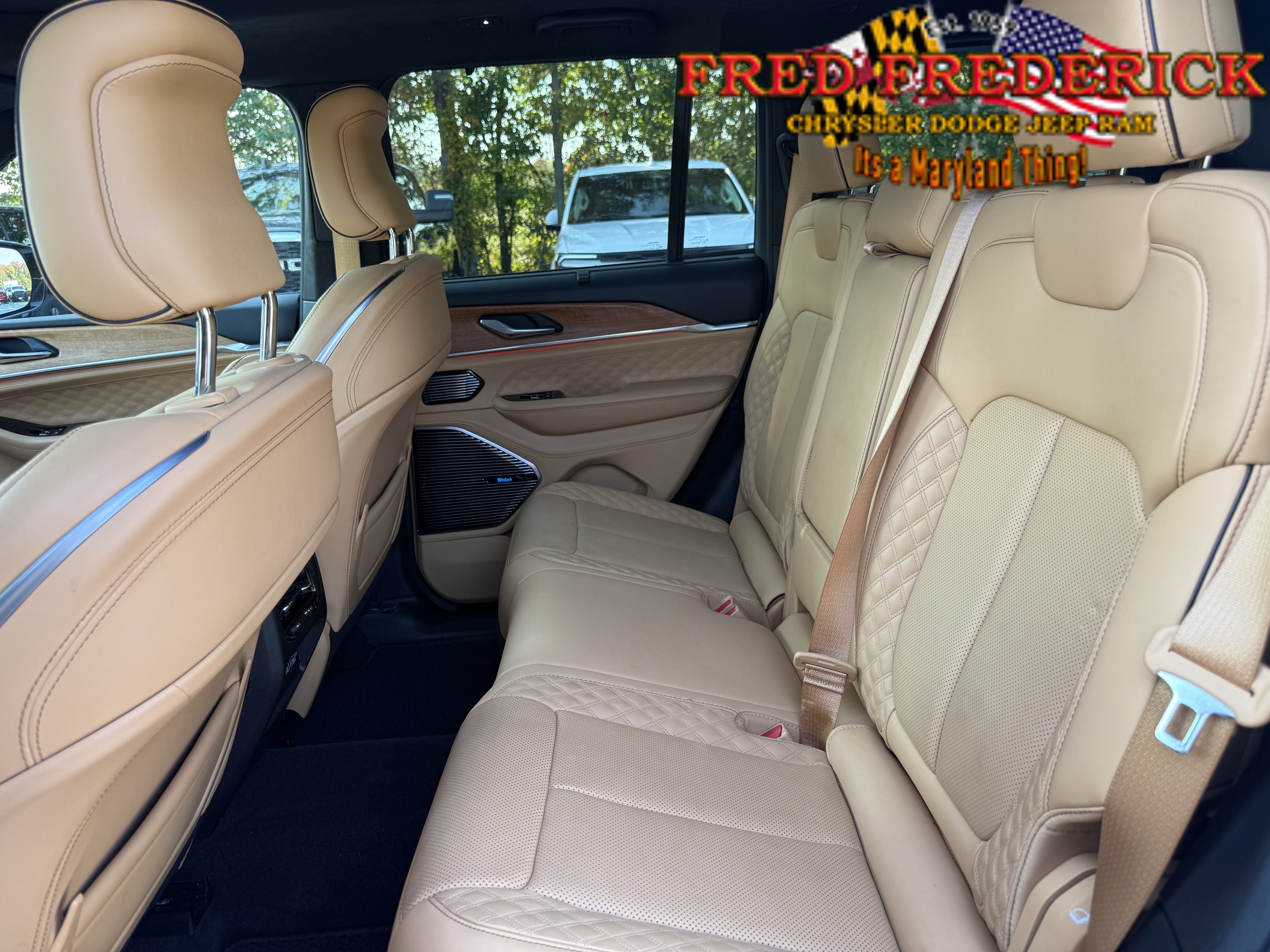 Used 2022 Jeep Grand Cherokee Summit AWD/4WD image 14