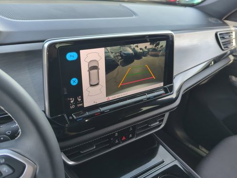 Certified 2024 Volkswagen Atlas Cross Sport SE image 27