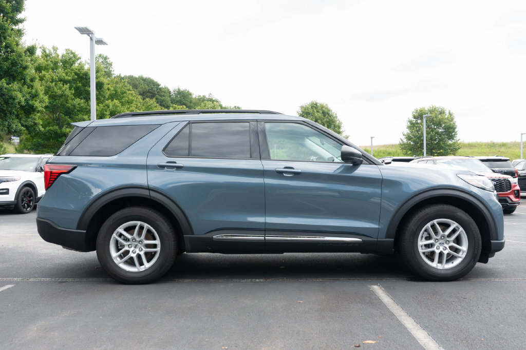 Used 2025 Ford Explorer Active RWD image 10