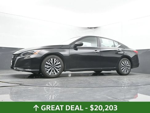 Used 2025 Nissan Altima 2.5 SV FWD image 49
