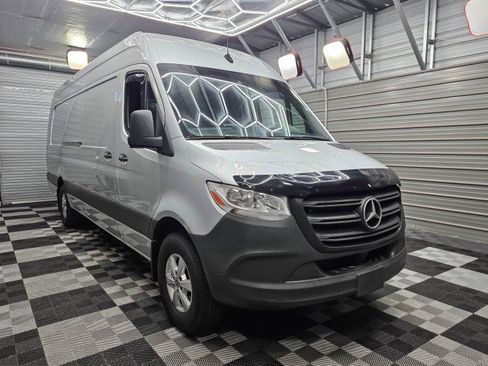 Used 2019 Mercedes-Benz Sprinter 2500 image 3
