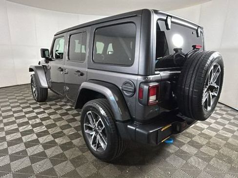 Used 2024 Jeep Wrangler Unlimited w/ Convenience Group AWD/4WD image 5